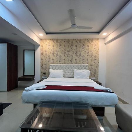 Arsh Executive Inn Dive Bagian luar foto