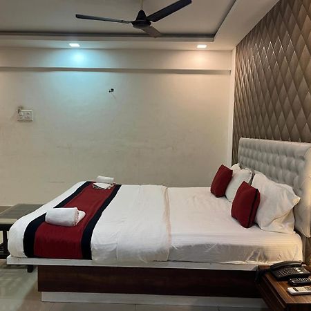 Arsh Executive Inn Dive Bagian luar foto