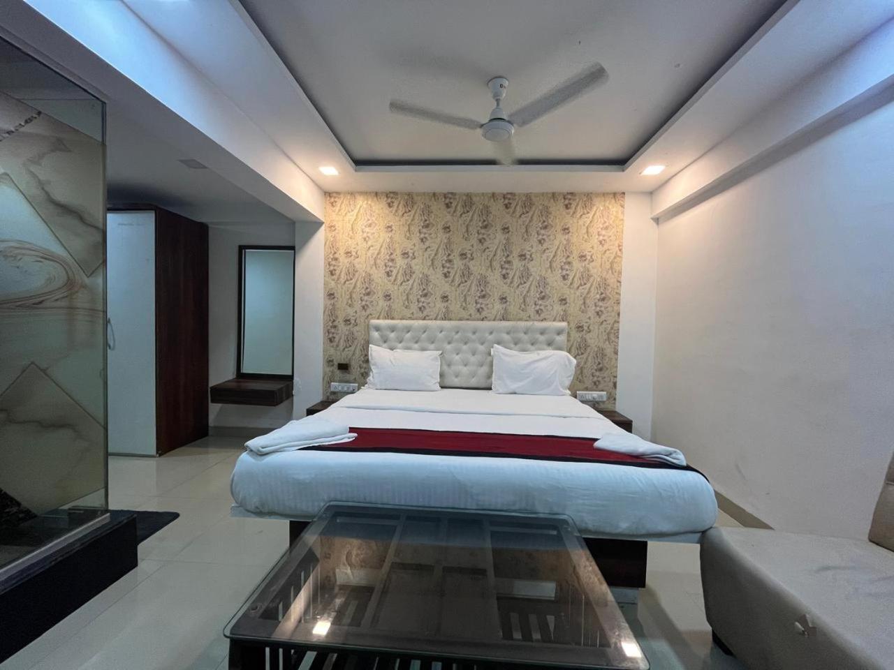 Arsh Executive Inn Dive Bagian luar foto