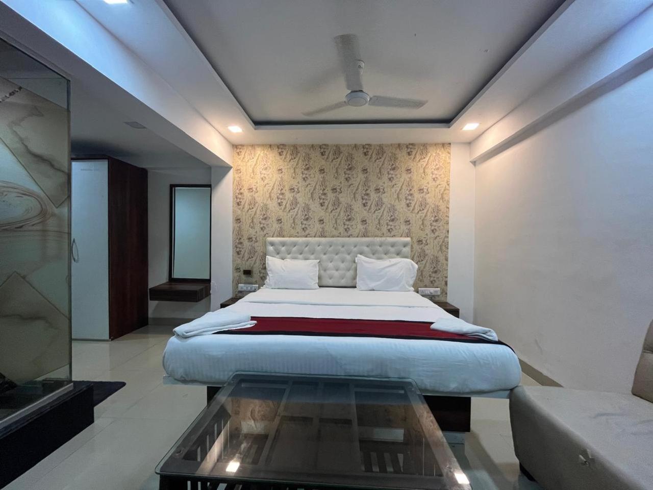 Arsh Executive Inn Dive Bagian luar foto