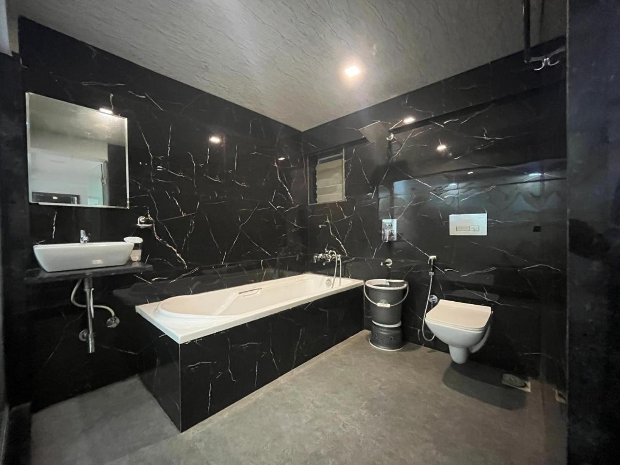 Arsh Executive Inn Dive Bagian luar foto