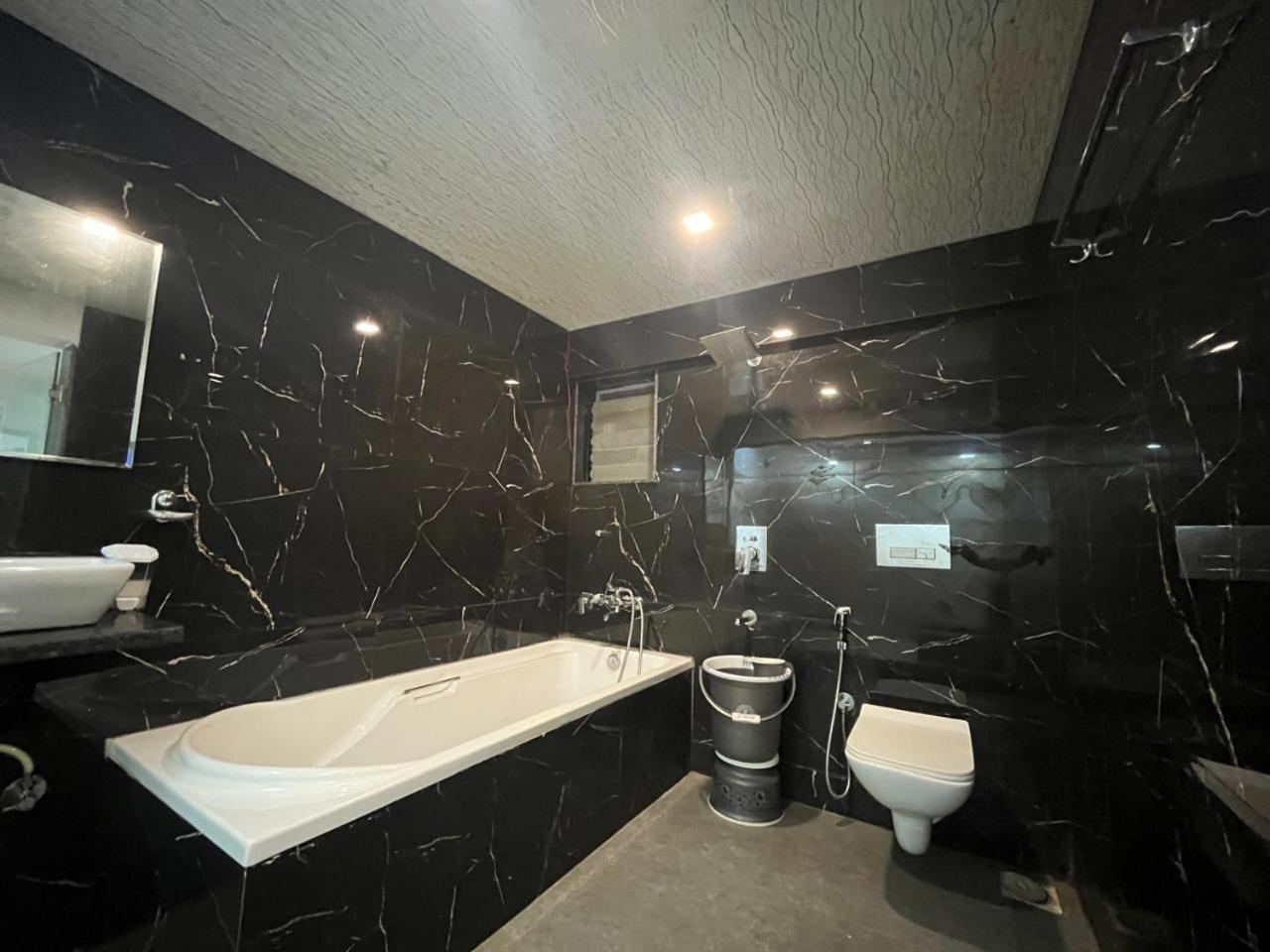 Arsh Executive Inn Dive Bagian luar foto
