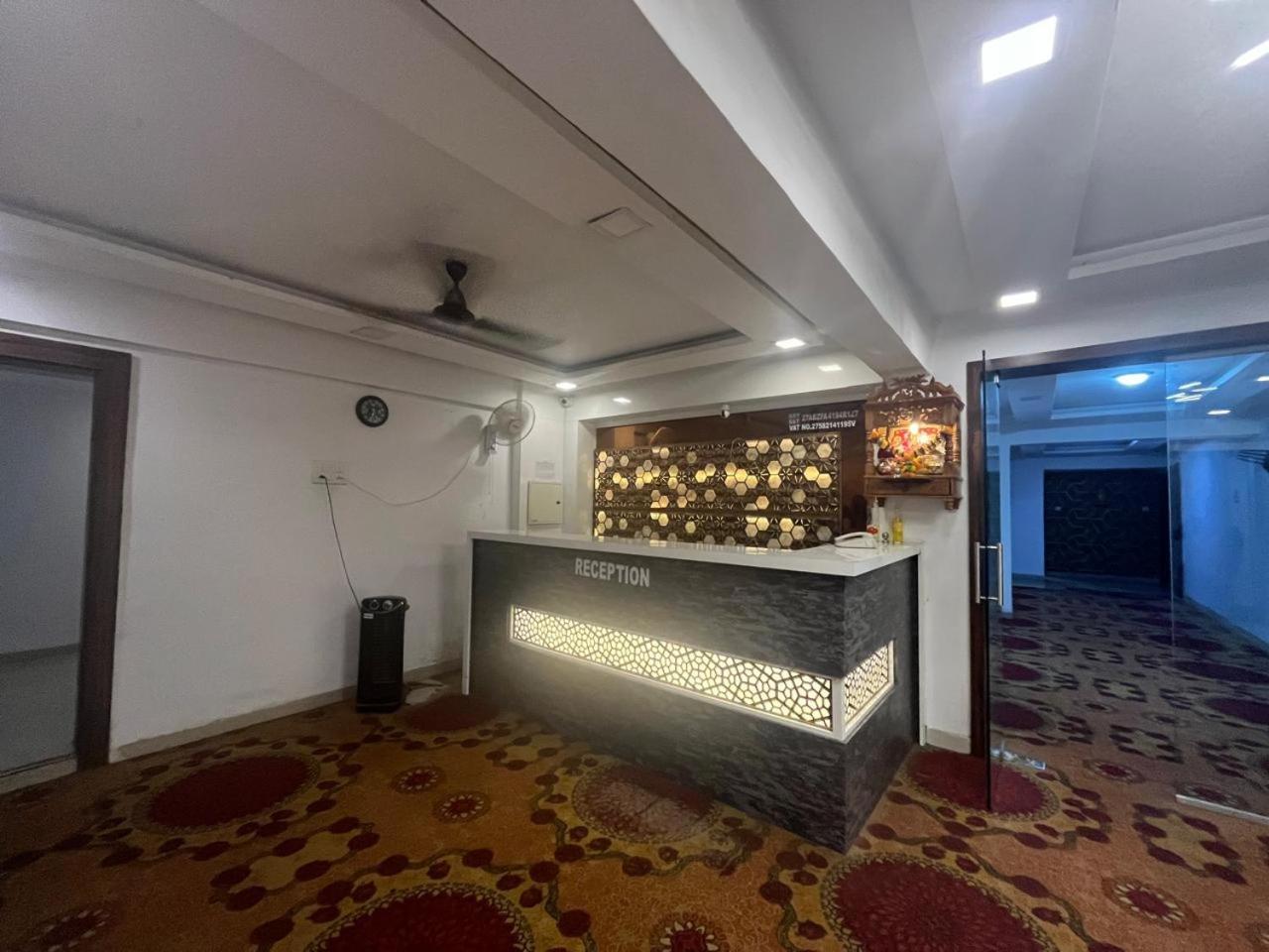 Arsh Executive Inn Dive Bagian luar foto